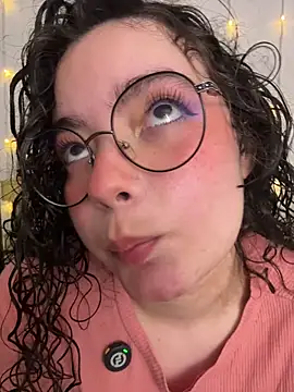 Snapshot of Antoniart_ chatting on 10-28-25, 01:53 Antoniart online show from 10-28-25, 01:53