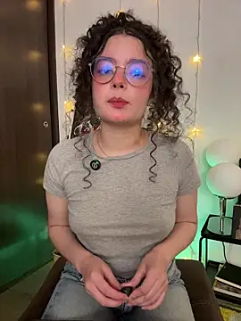 Snapshot of Antoniart_ chatting on 10-31-25, 02:01 Antoniart online show from 10-31-25, 02:01