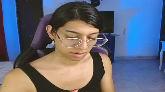 engielphoenis14 online show from 12-17-25, 06:52