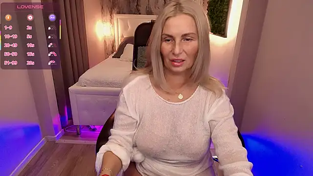 Snapshot of Scarlett_Mai chatting on 11-20-25, 08:03 Scarlett Mai online show from 11-20-25, 08:03