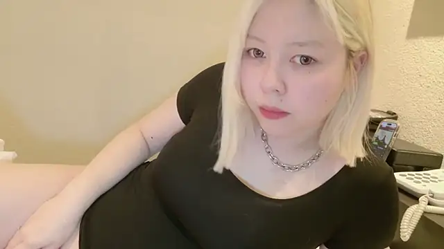 Snapshot of NANAchan_R chatting on 02-04-25, 11:38 NANAchan R online show from 02-04-25, 11:38