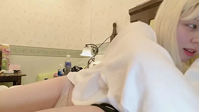 Snapshot of NANAchan_R chatting on 02-18-25, 04:59 NANAchan R online show from 02-18-25, 04:59