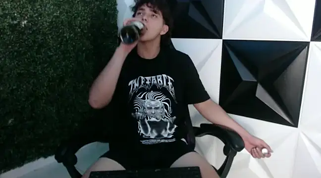 Dani cumboy online show from 02-04-25, 04:15