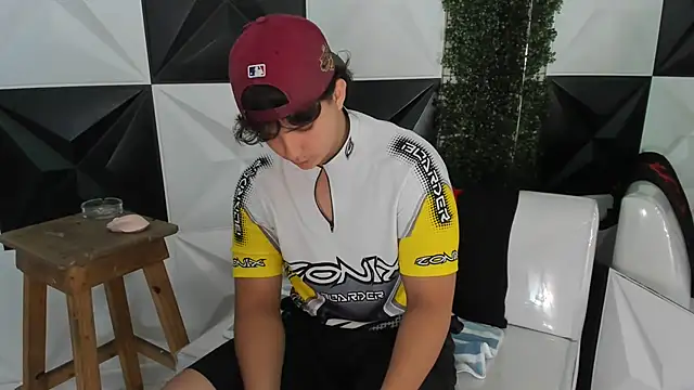 Dani cumboy online show from 11-18-25, 02:54