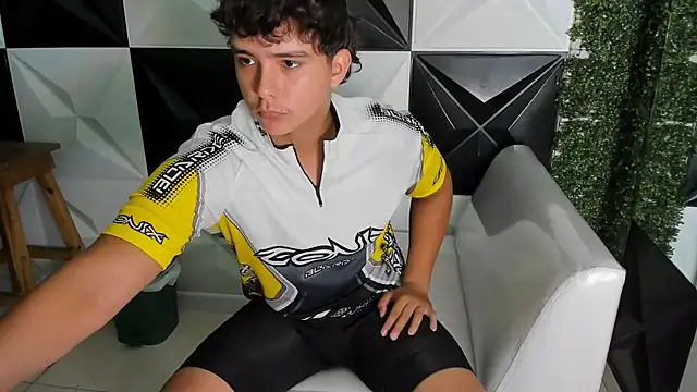 Dani cumboy online show from 12-17-25, 02:34