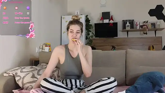Snapshot of Girl_alone_home chatting on 01-29-25, 03:15 Girl alone home online show from 01-29-25, 03:15