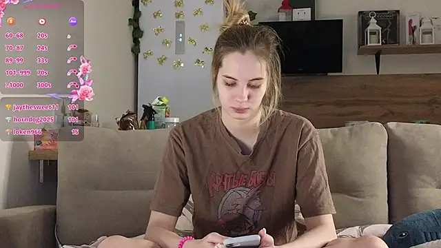 Snapshot of Girl_alone_home chatting on 02-20-25, 06:24 Girl alone home online show from 02-20-25, 06:24