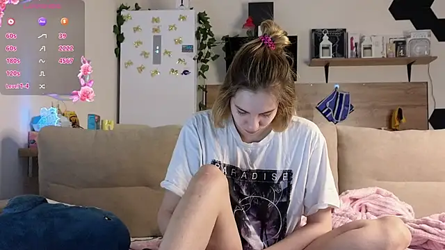 Snapshot of Girl_alone_home chatting on 02-28-25, 04:10 Girl alone home online show from 02-28-25, 04:10