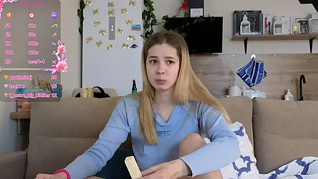 Snapshot of Girl_alone_home chatting on 03-05-25, 06:33 Girl alone home online show from 03-05-25, 06:33