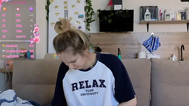 Snapshot of Girl_alone_home chatting on 03-06-25, 06:41 Girl alone home online show from 03-06-25, 06:41