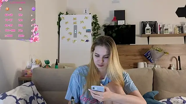 Snapshot of Girl_alone_home chatting on 03-08-25, 01:39 Girl alone home online show from 03-08-25, 01:39