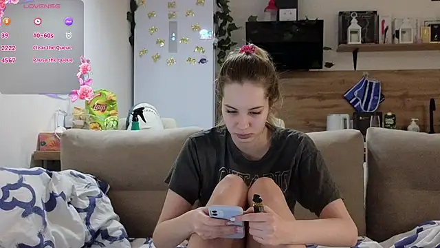 Snapshot of Girl_alone_home chatting on 03-09-25, 03:16 Girl alone home online show from 03-09-25, 03:16