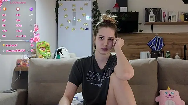 Snapshot of Girl_alone_home chatting on 03-09-25, 06:21 Girl alone home online show from 03-09-25, 06:21
