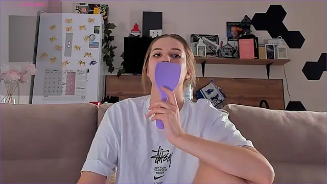 Girl alone home online show from 11-21-25, 03:54