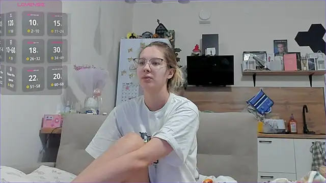 Girl alone home online show from 12-21-25, 05:14