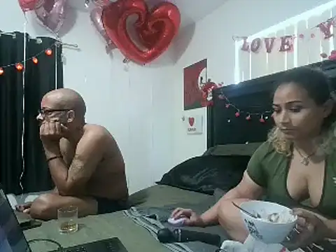 MrAndMrsCrook online show from 02-17-25, 07:53