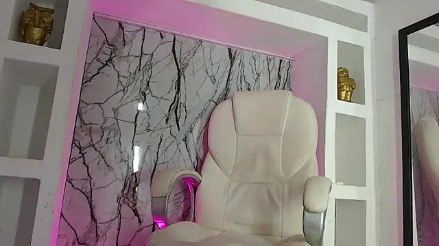 Snapshot of EvilAnnie_ chatting on 01-17-25, 10:01 EvilAnnie online show from 01-17-25, 10:01