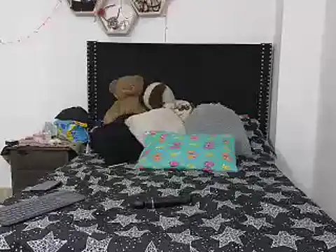 charlotte 077 online show from 02-10-25, 03:46