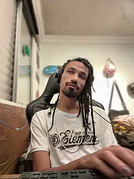 Snapshot of hotcamboy420 chatting on 01-28-25, 04:18 hotcamboy420 online show from 01-28-25, 04:18