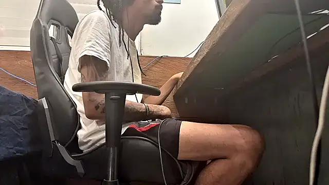 Snapshot of hotcamboy420 chatting on 02-02-25, 05:32 hotcamboy420 online show from 02-02-25, 05:32