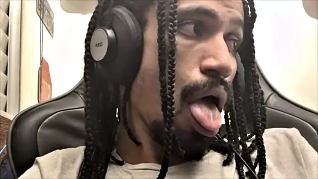 Snapshot of hotcamboy420 chatting on 02-22-25, 06:17 hotcamboy420 online show from 02-22-25, 06:17