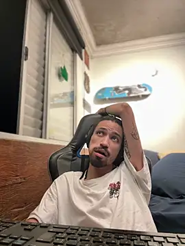 Snapshot of hotcamboy420 chatting on 02-28-25, 04:54 hotcamboy420 online show from 02-28-25, 04:54