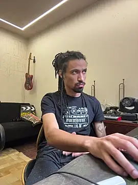 Snapshot of hotcamboy420 chatting on 10-27-25, 05:17 hotcamboy420 online show from 10-27-25, 05:17