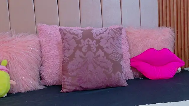 Snapshot of cristal_subin69 chatting on 10-31-25, 12:39 cristal subin69 online show from 10-31-25, 12:39