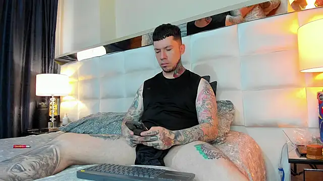 Snapshot of Adam_tatto chatting on 09-19-25, 04:07 Adam tatto online show from 09-19-25, 04:07