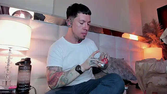 Adam tatto online show from 11-05-25, 04:56