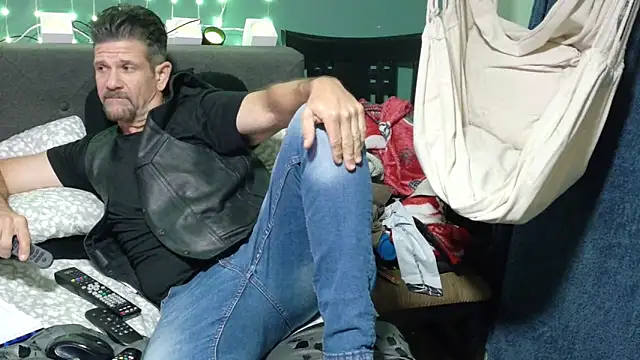 Snapshot of allenspuninfla chatting on 02-27-25, 11:15 allenspuninfla online show from 02-27-25, 11:15