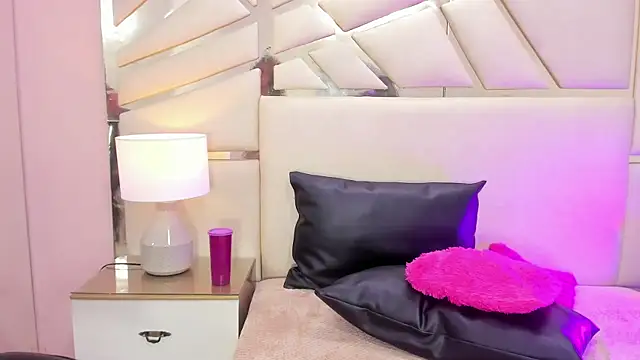 Snapshot of AlanaJones1 chatting on 01-22-25, 02:46 AlanaJones1 online show from 01-22-25, 02:46