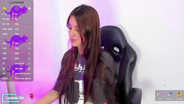 Snapshot of AlanaJones1 chatting on 02-05-25, 03:52 AlanaJones1 online show from 02-05-25, 03:52