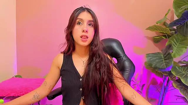 Snapshot of AlanaJones1 chatting on 03-15-25, 04:02 AlanaJones1 online show from 03-15-25, 04:02