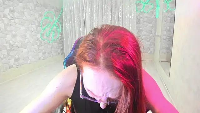 Snapshot of JessicaFamee chatting on 10-18-25, 11:38 JessicaFamee online show from 10-18-25, 11:38