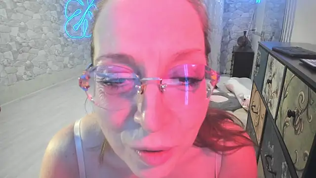 Snapshot of JessicaFamee chatting on 12-18-25, 12:06 JessicaFamee online show from 12-18-25, 12:06