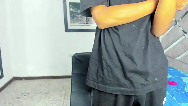 EvaxEmma online show from 10-11-25, 01:31