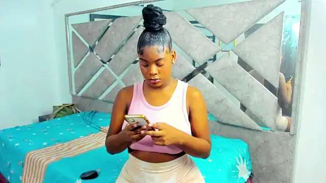 EvaxEmma online show from 11-01-25, 01:02