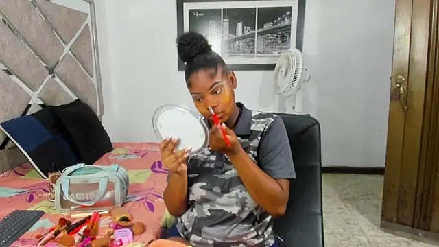 EvaxEmma online show from 04-01-26, 01:41