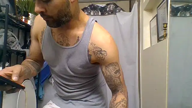 Houstonslong1 online show from 01-15-25, 05:50