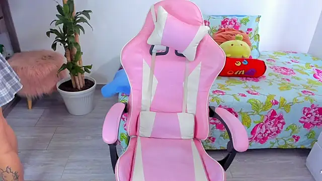 Sofi Martinezz0 online show from 10-04-25, 02:48