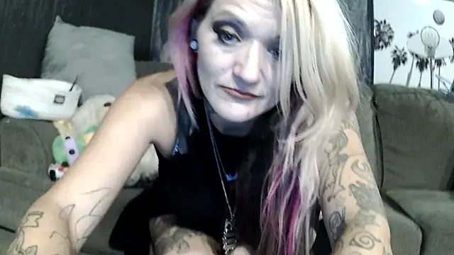 Candalicious online show from 11-27-25, 08:55