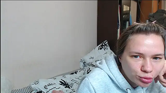 leila bambi  online show from 12-23-24, 04:22