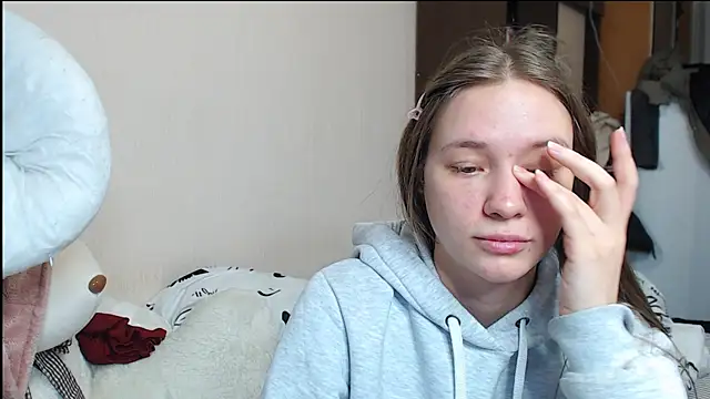 leila bambi  online show from 12-24-24, 12:11