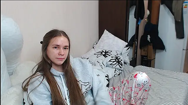 leila bambi  online show from 12-26-24, 03:16