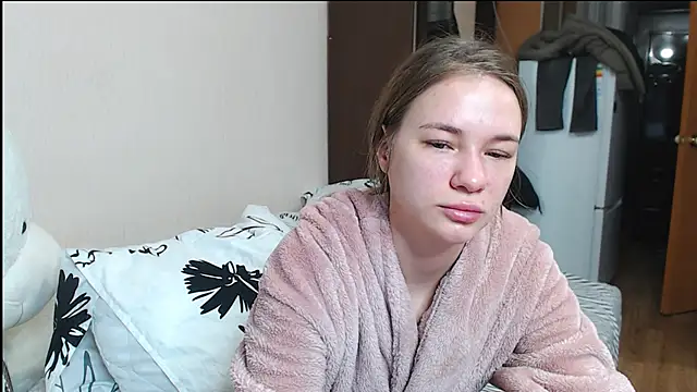 leila bambi  online show from 12-27-24, 08:18