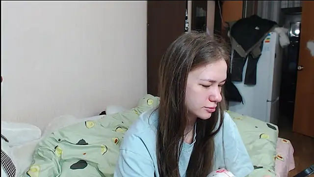 leila bambi  online show from 12-30-24, 10:01