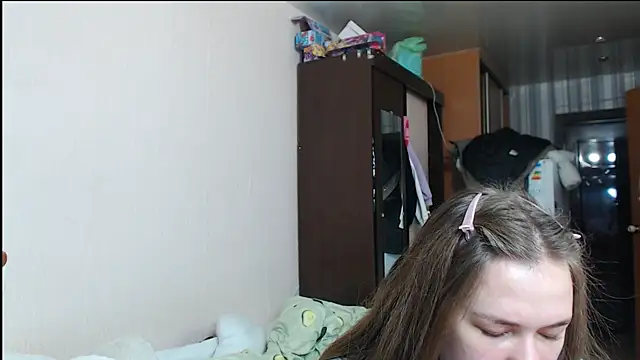 leila bambi  online show from 12-31-24, 01:04