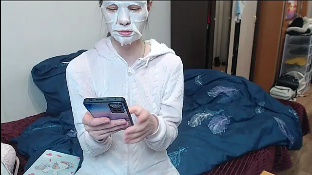 leila bambi  online show from 03-14-25, 04:43