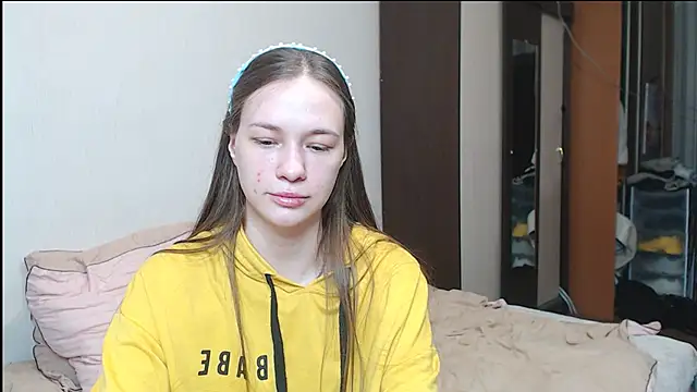 leila bambi  online show from 03-18-25, 03:31